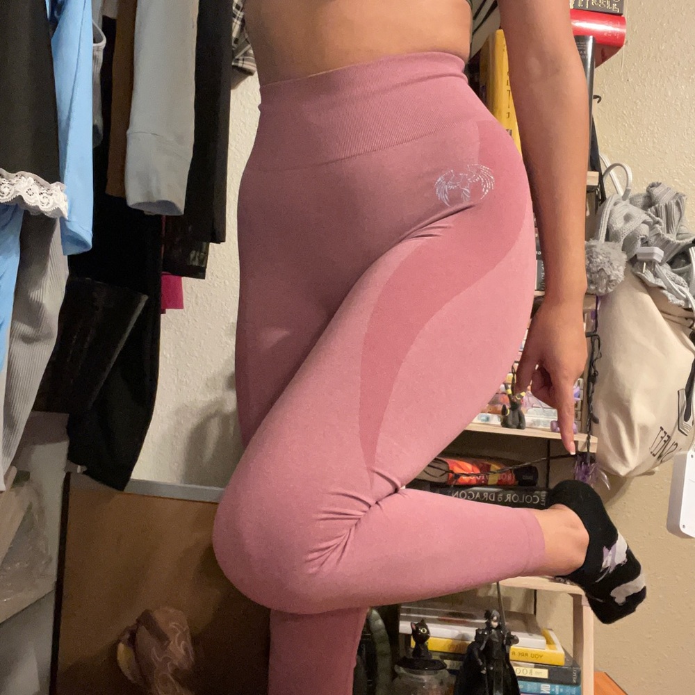 High waisted leggings/ yoga pants